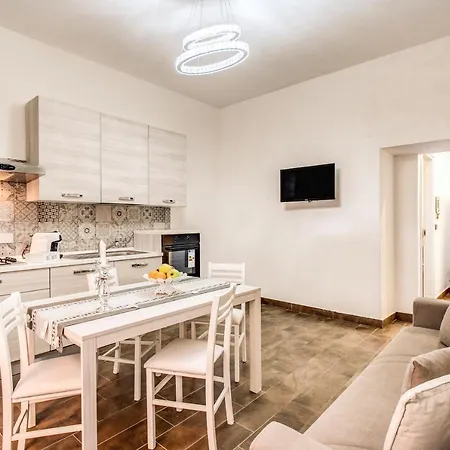 Laura Luxury In The Center Apartment