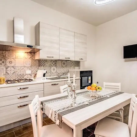 Laura Luxury In The Center Apartment