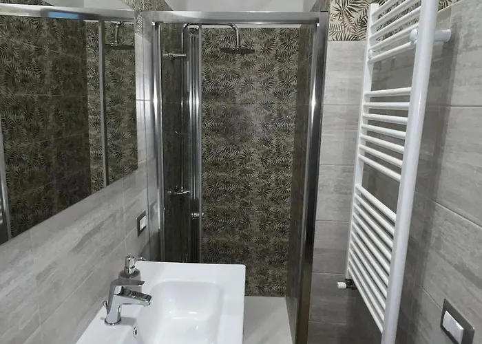 Laura Luxury In The Center *